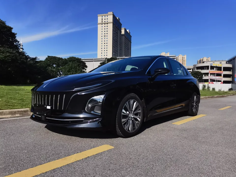 Hongqi E-QM5 Hongqi E-QM5 2022 Charging 431km LeXiang Edition 5-seater 2022 — photo 1, buy with delivery to Moscow