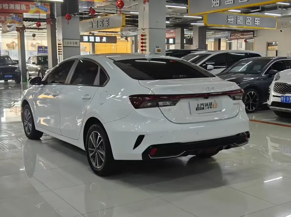 Kia K3 Kia K3 2023 1.5L IVT Comfort Edition 2023 — миниатюра 4