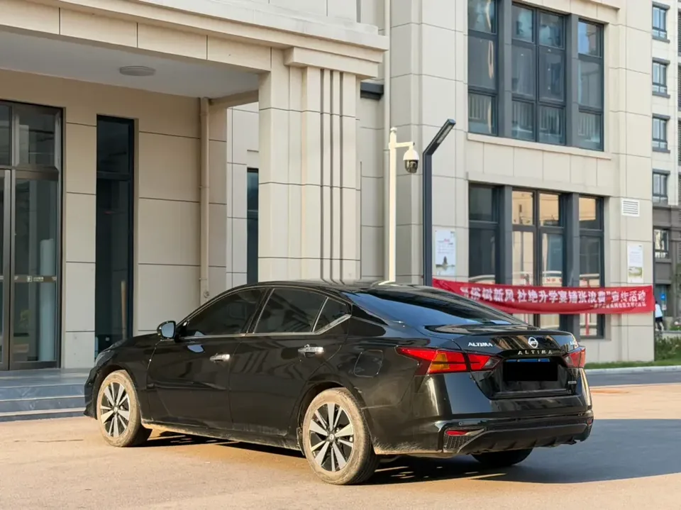 Nissan Altima Sound of nature 2021 2.0L XL Comfort Edition 2022 — thumbnail 4