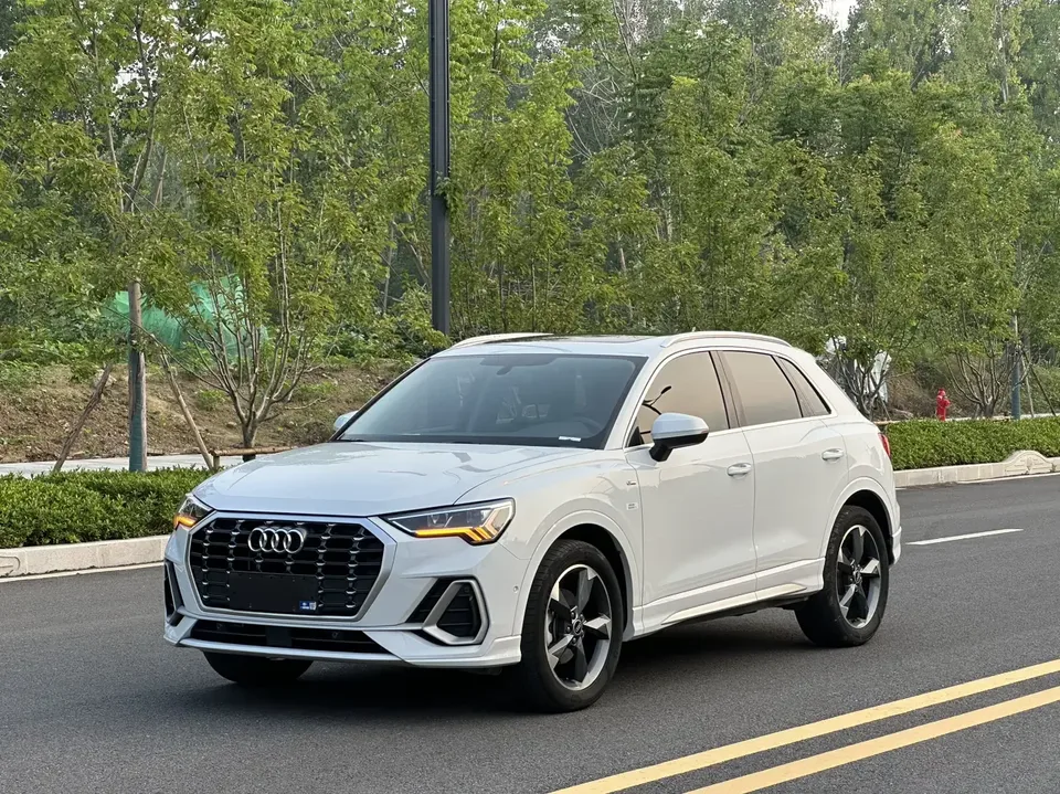 Audi Q3 Audi Q3 2022 35 TFSI Stylish Dynamic 2022 — photo 1, buy with delivery to Moscow