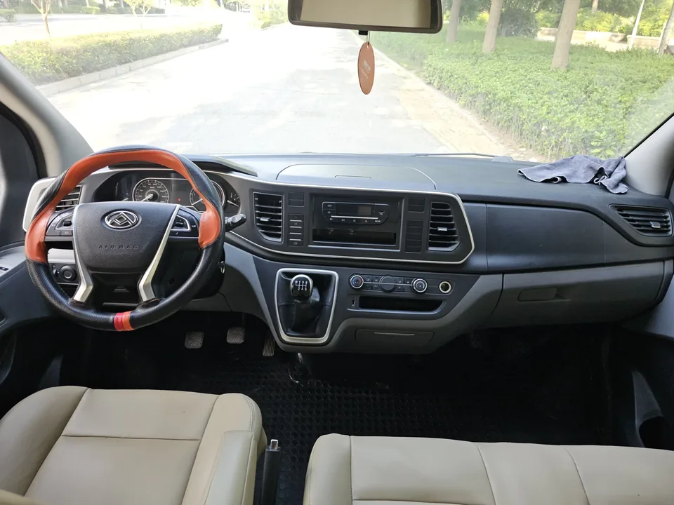Datong Xintu V80 Xintu V80 2023 2.0T Manual Classic Aoyuntong Long Axis Ultra Low Top 6-9 Seaters 2024 — thumbnail 3