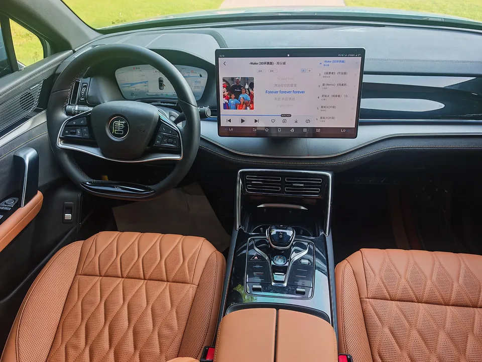 BYD Tang DM Tang DM 2023 DM-i Champion Edition 112KM Premium 2023 — thumbnail 4