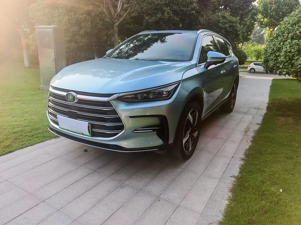 BYD Tang DM Tang DM 2023 DM-i Champion Edition 112KM Premium 2023 — photo 1, buy with delivery to Moscow