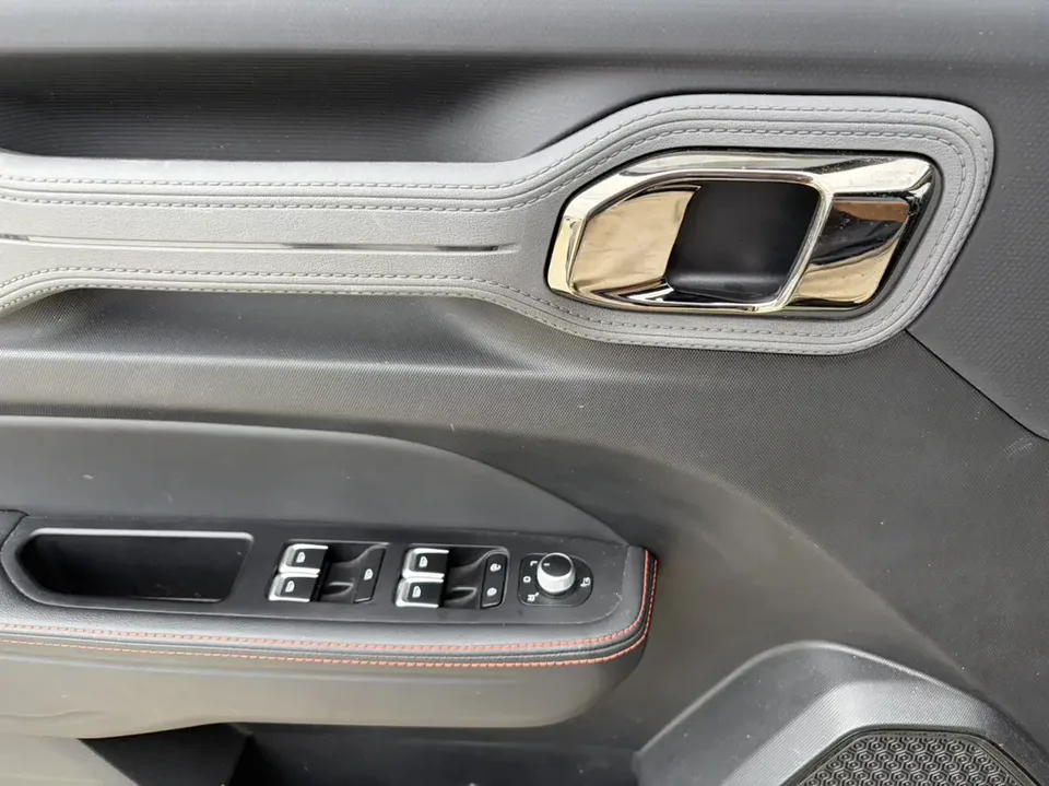 Geely ICON Geely ICON 2023 1.5TD Chocolate Edition 2024 — thumbnail 4