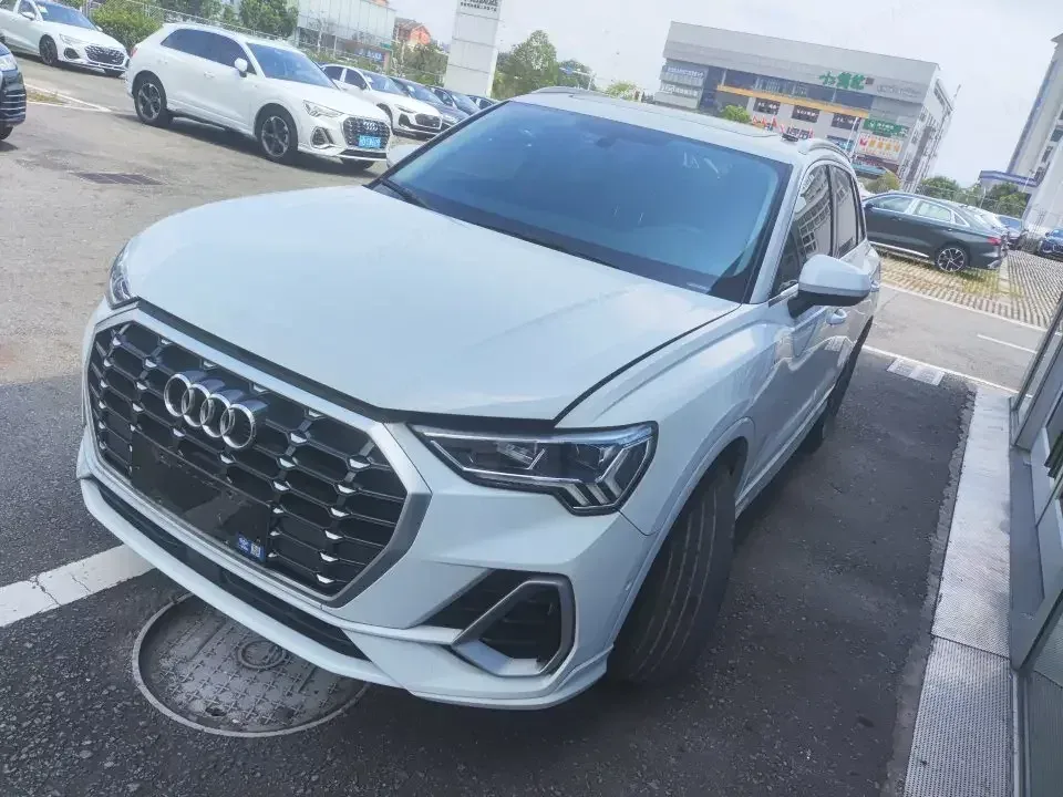 Audi Q3 Audi Q3 2022 35 TFSI Stylish Dynamic 2022 — фото 1, купить с доставкой в Москву