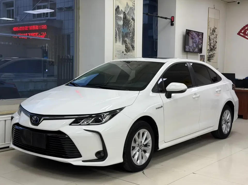 Toyota Corolla Corolla 2021 Dual Engine 1.8L E-CVT Ultimate Edition 2022 — photo 1, buy with delivery to Moscow