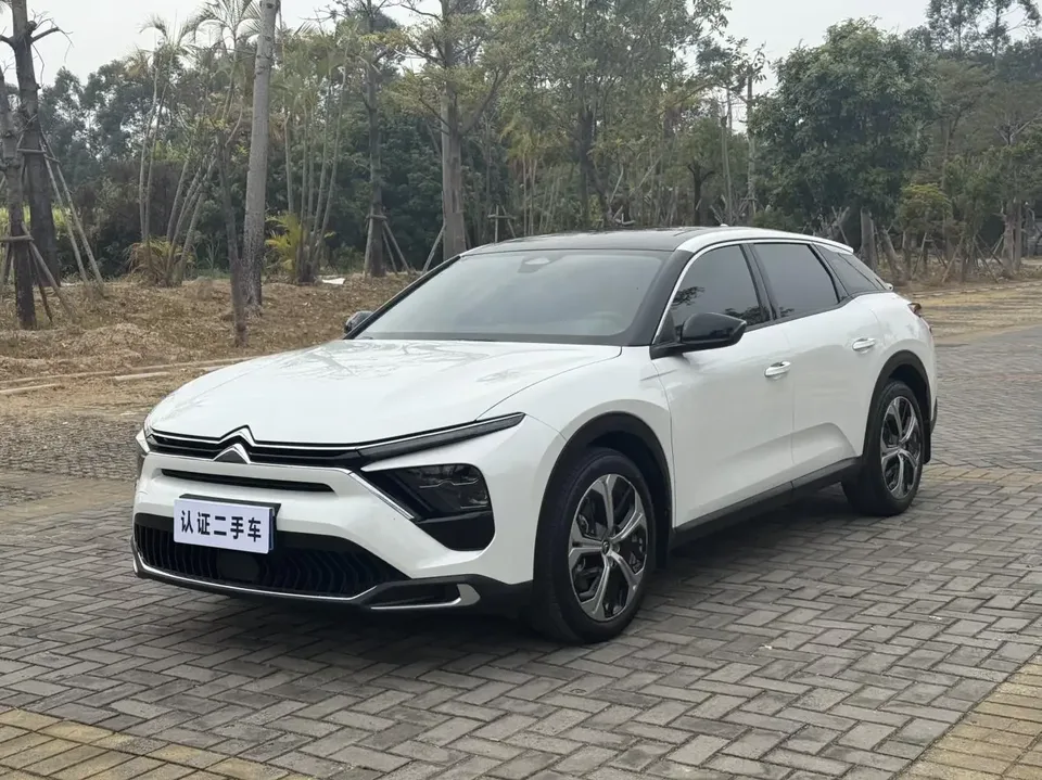Citroen Versailles C5 X Versailles C5 X 2023 1.6T Enjoy Extraordinariness 2023 — photo 1, buy with delivery to Moscow
