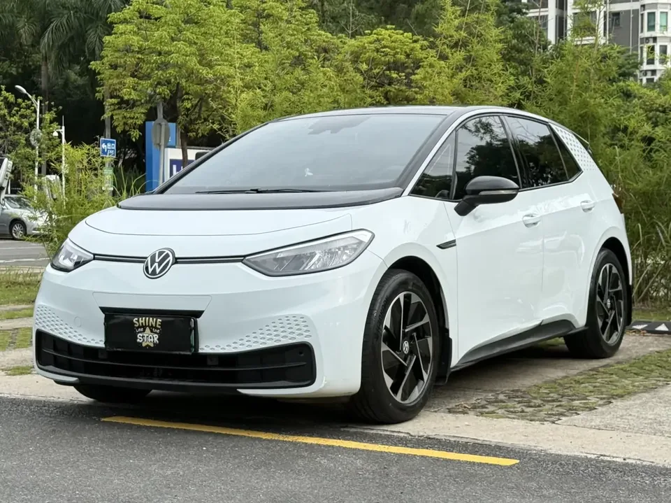 Volkswagen ID.3 Volkswagen ID.3 2023 Upgraded Pure Smart Edition 2023 — photo 1, buy with delivery to Moscow