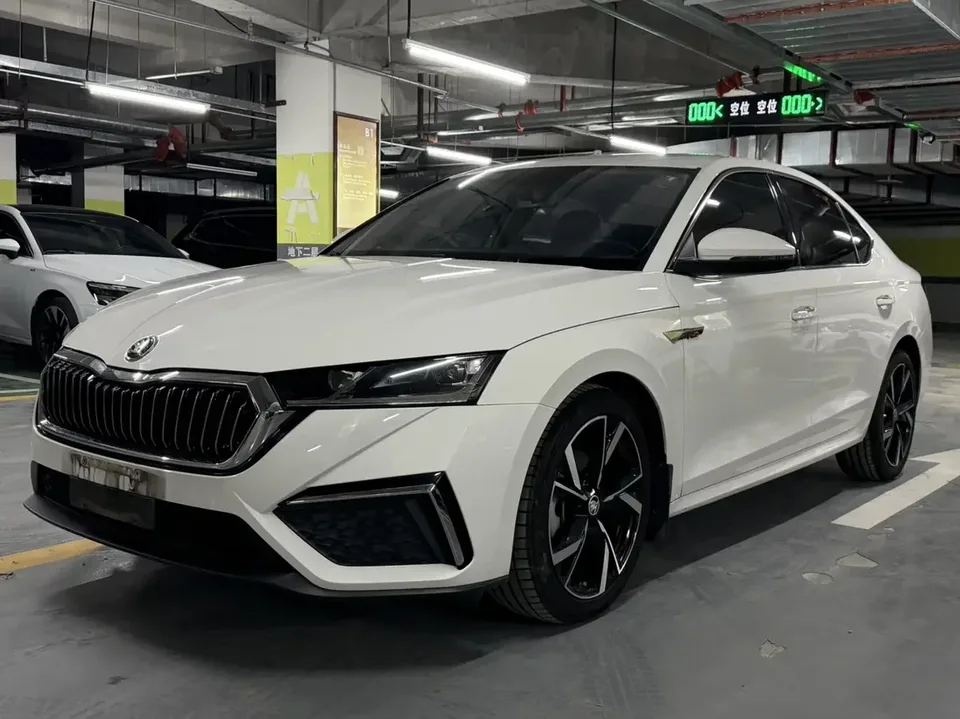 Skoda Octavia Octavia 2021 PRO TSI280 DSG Deluxe 2022 — photo 1, buy with delivery to Moscow