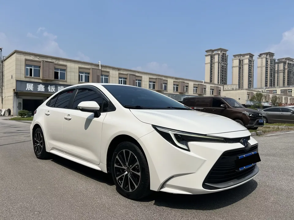 Toyota Levin Lei Ling 2023 Hybrid 1.8L Leading Edition 2023 — миниатюра 3