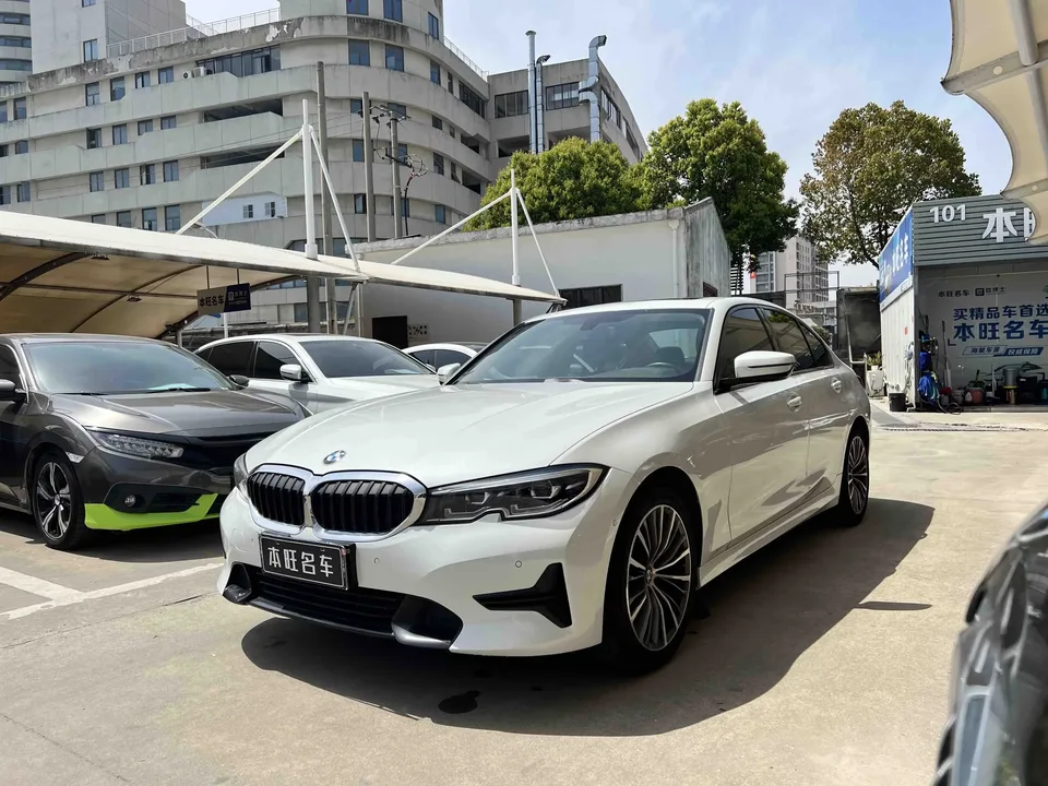 BMW 3 Series BMW 3 Series 2022 320i Sport Package 2022 — photo 1, buy with delivery to Moscow