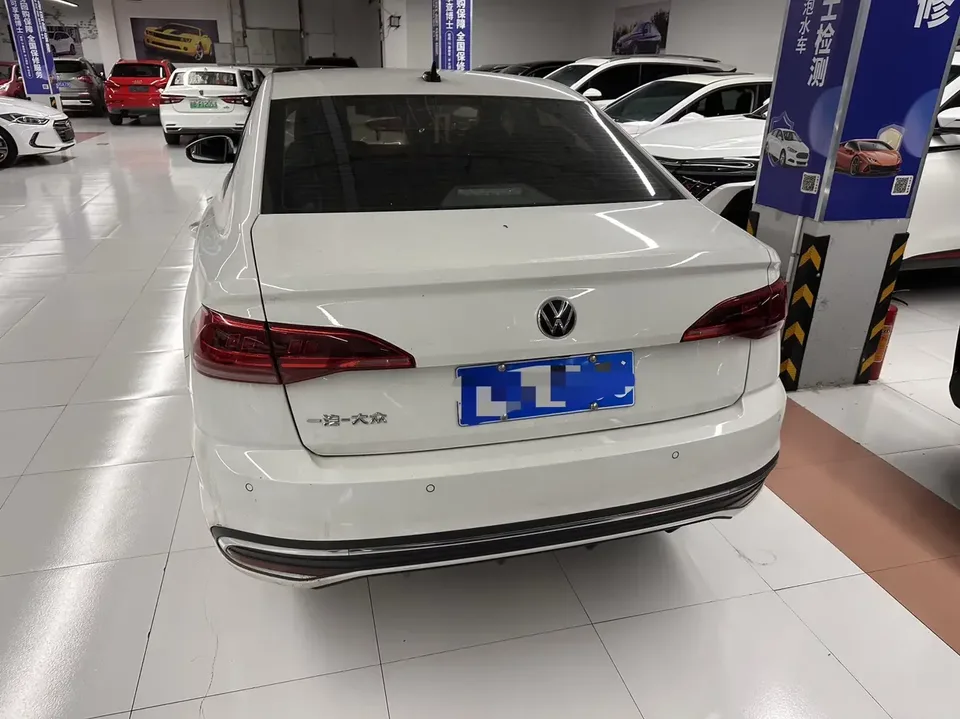 Volkswagen Bora Bora 2023 1.5L Automatic Limited Edition 2023 — миниатюра 2