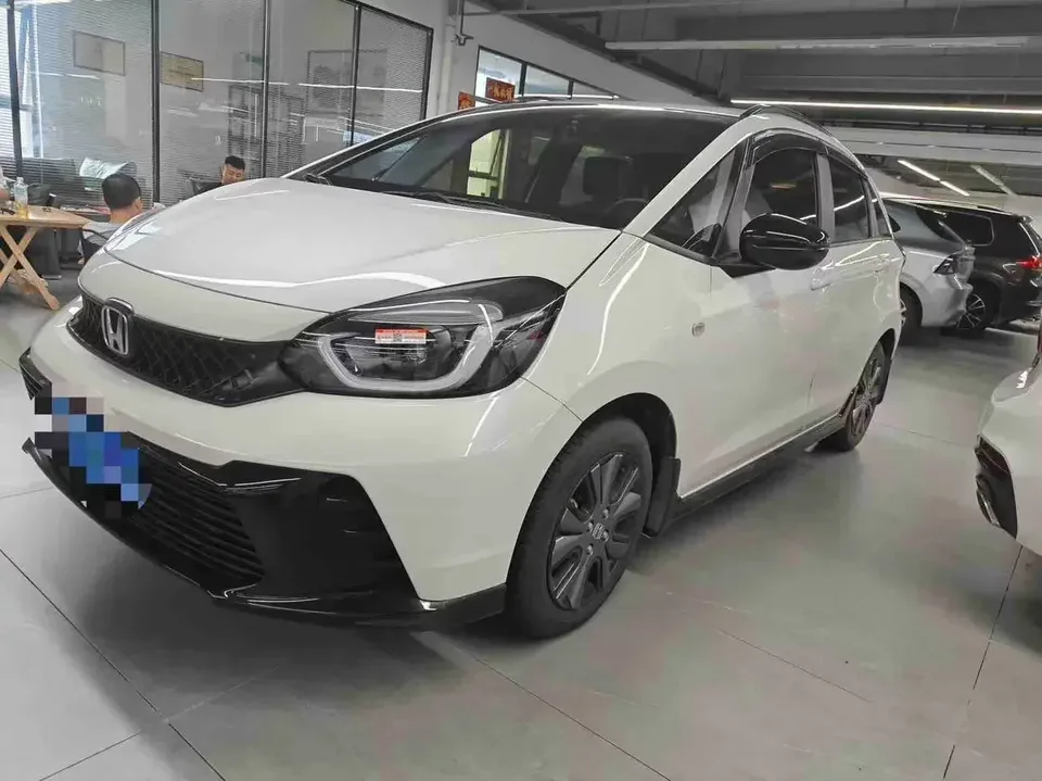 Honda FIT Fit 2023 1.5L CVT Trendy Edition 2024 — photo 1, buy with delivery to Moscow