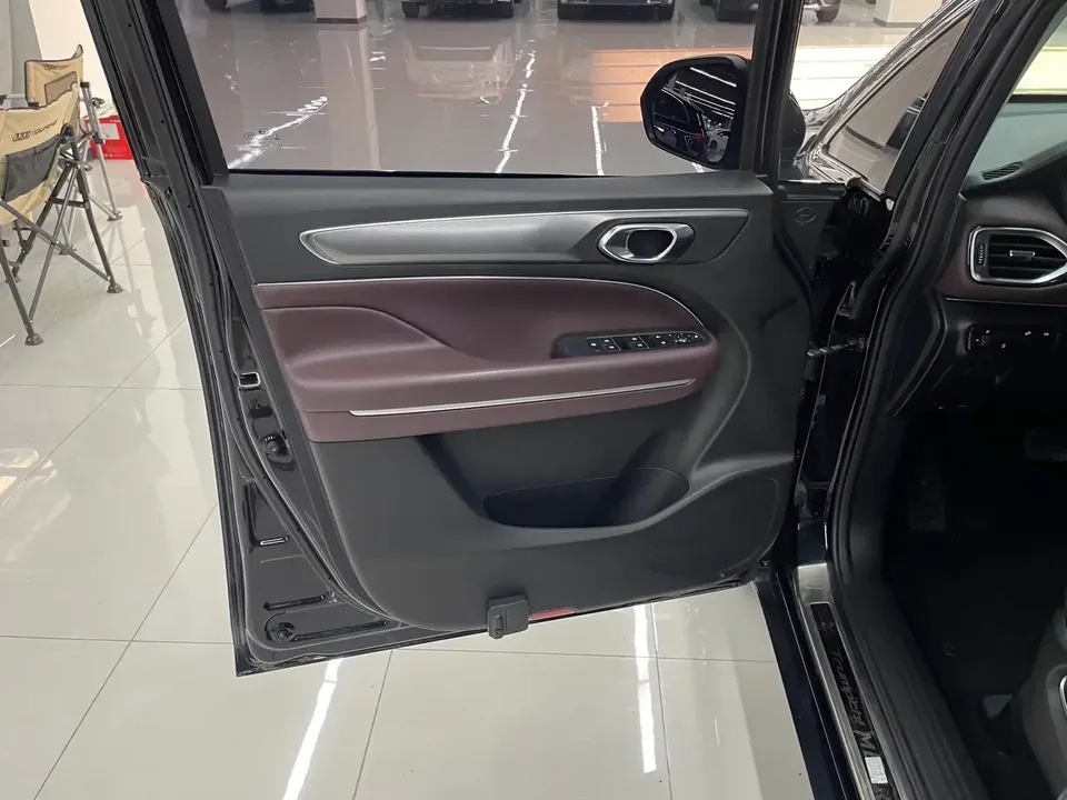 GAC Trumpchi M6 Trumpchi M6 2021 270T Automatic Premium Edition 7 Seaters 2022 — thumbnail 3