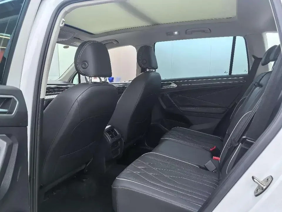 Volkswagen Tiguan L Tiguan L 2023 300TSI 2WD Smart Edition 2023 — миниатюра 4