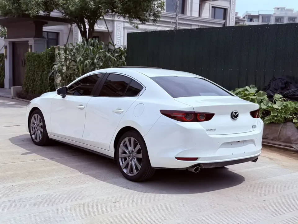 Mazda Axela Mazda3 Angkesela 2023 2.0L Automatic Premium Edition 2024 — thumbnail 2