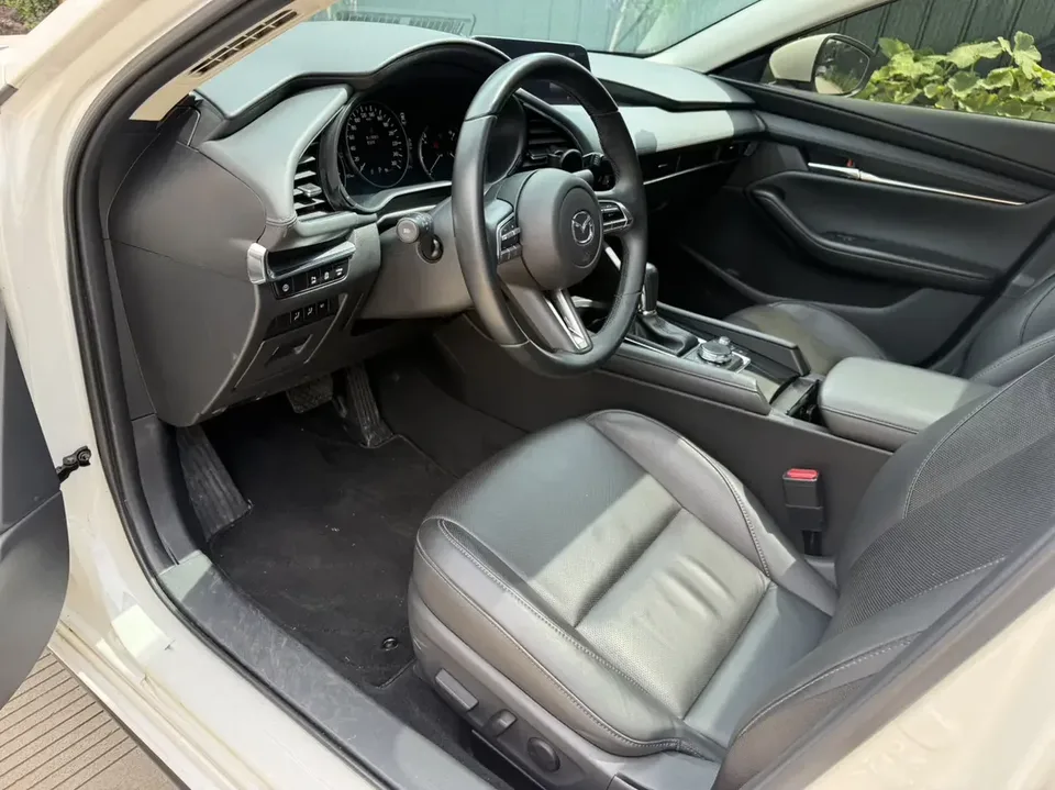 Mazda Axela Mazda3 Angkesela 2023 2.0L Automatic Premium Edition 2024 — thumbnail 3