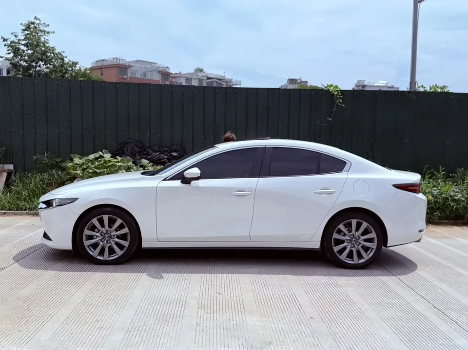 Mazda Axela Mazda3 Angkesela 2023 2.0L Automatic Premium Edition 2024 — thumbnail 4