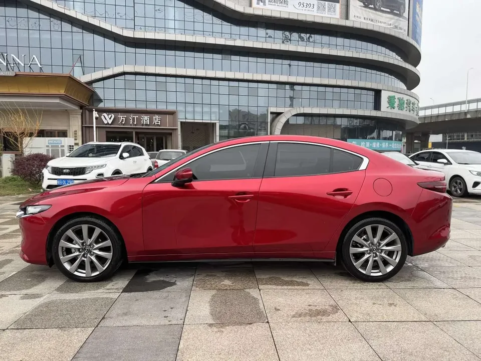 Mazda Axela Mazda3 Angkesela 2023 2.0L Automatic Elegant Edition 2024 — thumbnail 4