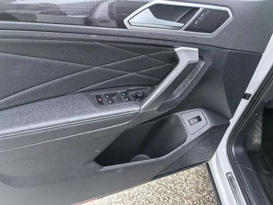Volkswagen Tiguan L Tiguan L 2024 300TSI 2WD Smart Edition 2023 — thumbnail 4