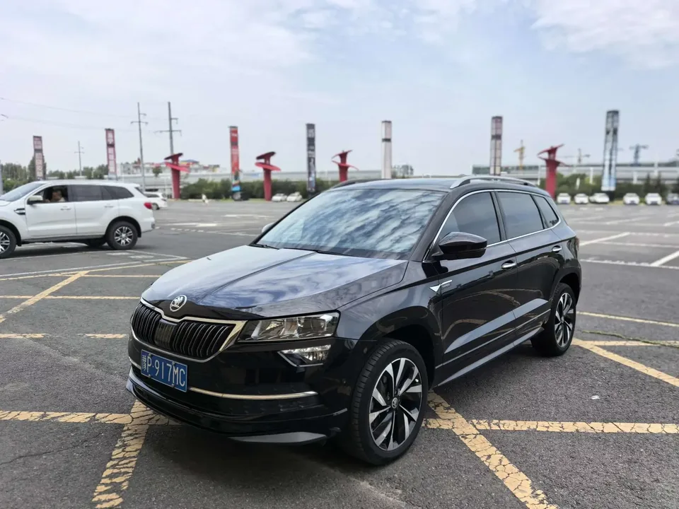 Skoda Karoq Korok 2022 TSI280 Luxury Edition 2022 — photo 1, buy with delivery to Moscow