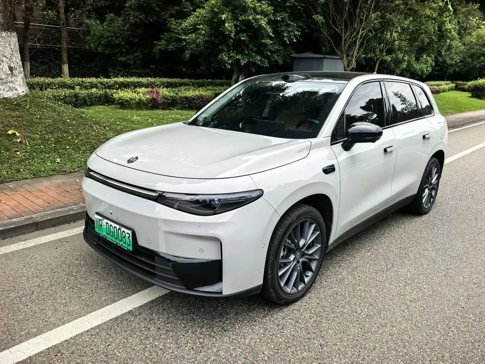 Leapmotor Zero running C10 Zero running C10 2026 Pure electric version 605 LiDAR version 2025 — photo 1, buy with delivery to Moscow