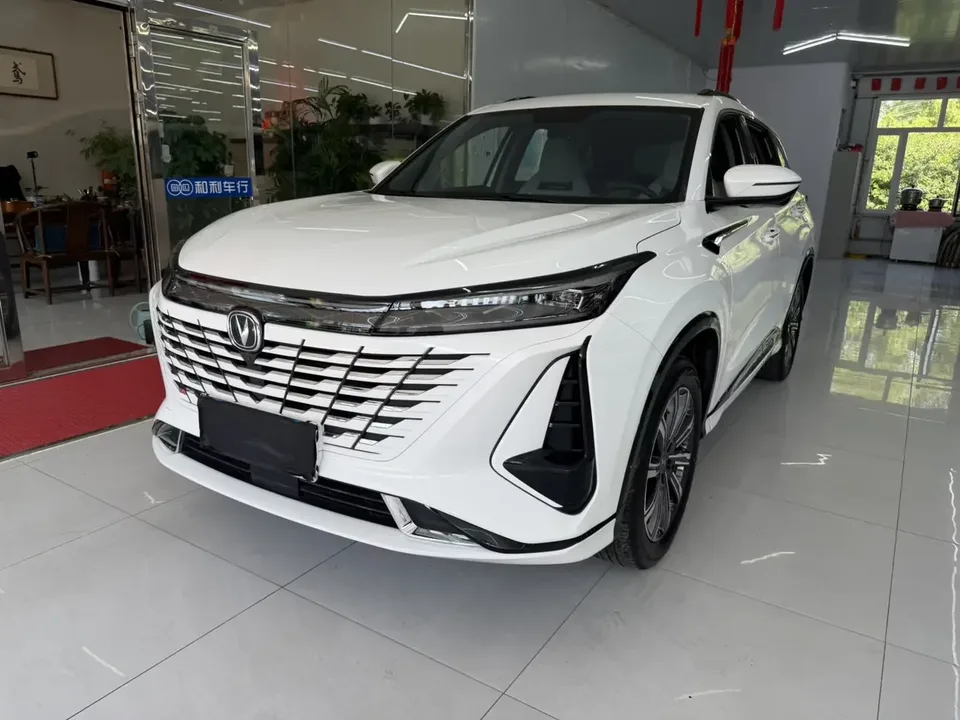 Changan CS75PLUS Changan CS75 PLUS 2023 The third generation 1.5T automatic luxury model 2023 — photo 1, buy with delivery to Moscow