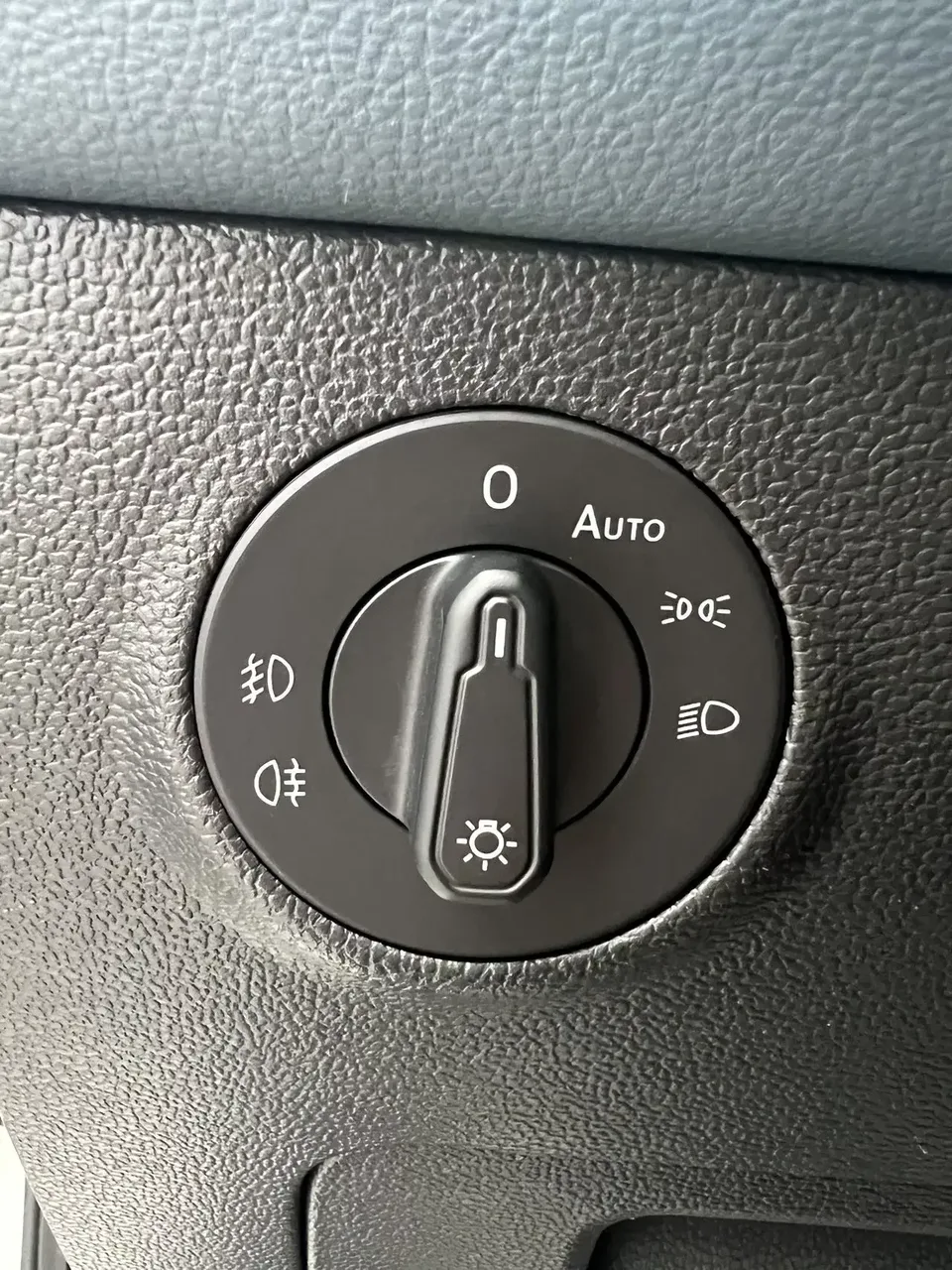 Volkswagen Tharu tuyue 2022 280TSI 2WD Deluxe Edition 2022 — thumbnail 3