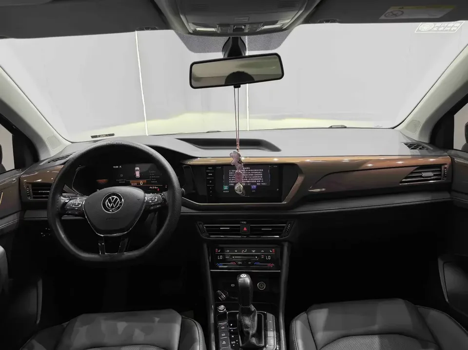 Volkswagen Tharu tuyue 2022 280TSI 2WD Deluxe Edition 2022 — thumbnail 4