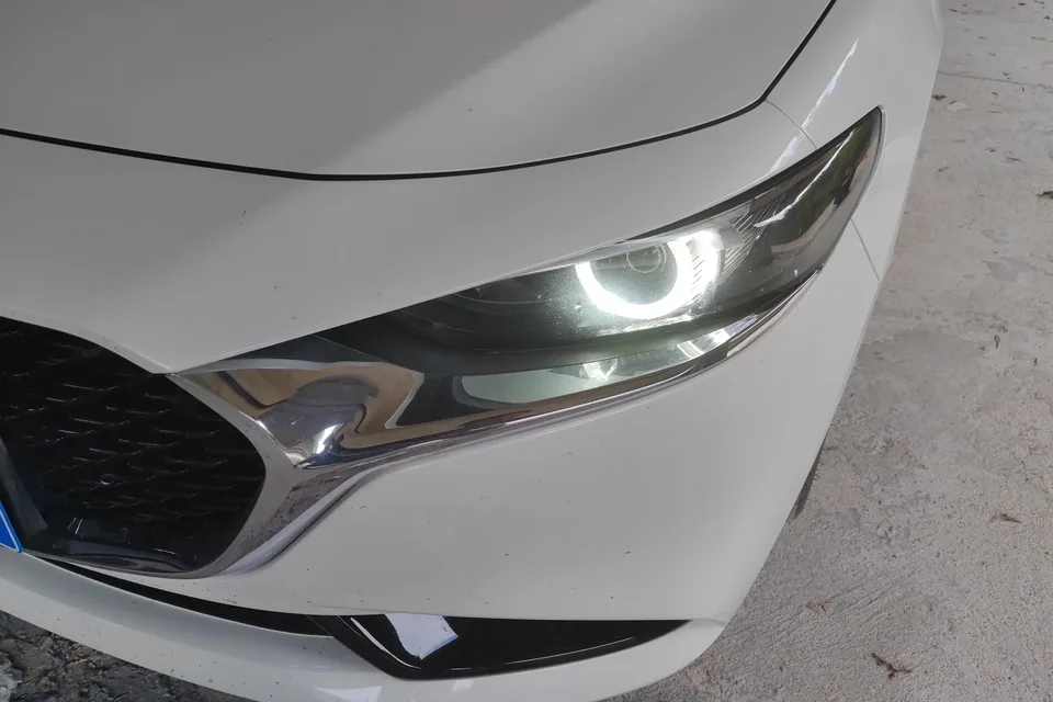 Mazda Axela Mazda3 Angkesela 2023 2.0L Automatic Premium Edition 2024 — thumbnail 2
