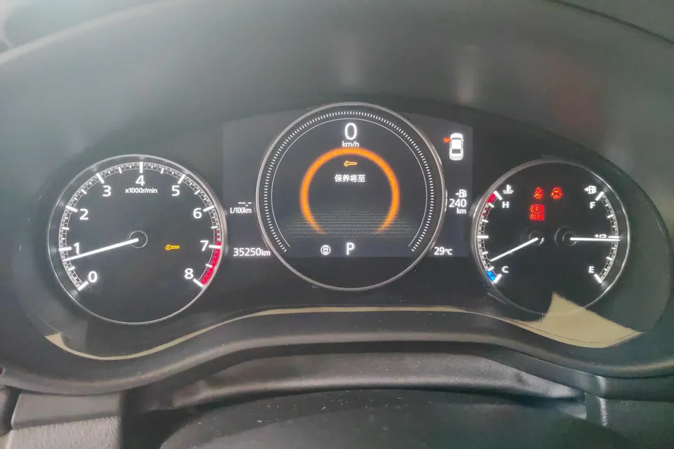 Mazda Axela Mazda3 Angkesela 2023 2.0L Automatic Premium Edition 2024 — thumbnail 4