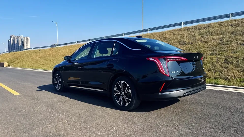 Hongqi E-QM5 Hongqi E-QM5 2022 Charging 431km LeXiang Edition 5-seater 2022 — thumbnail 2