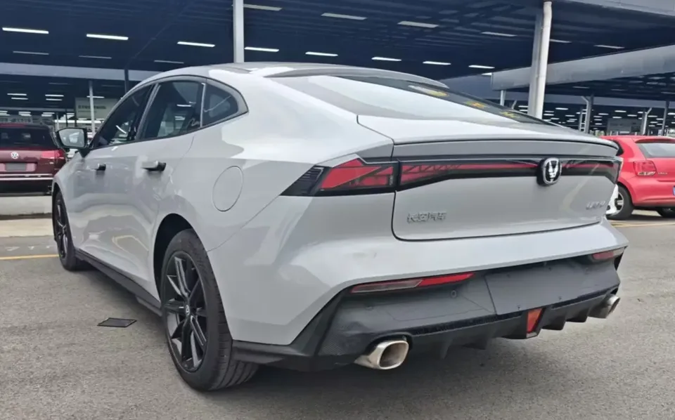Changan UNI-V Changan UNI-V 2024 1.5T Premium 2024 — thumbnail 4