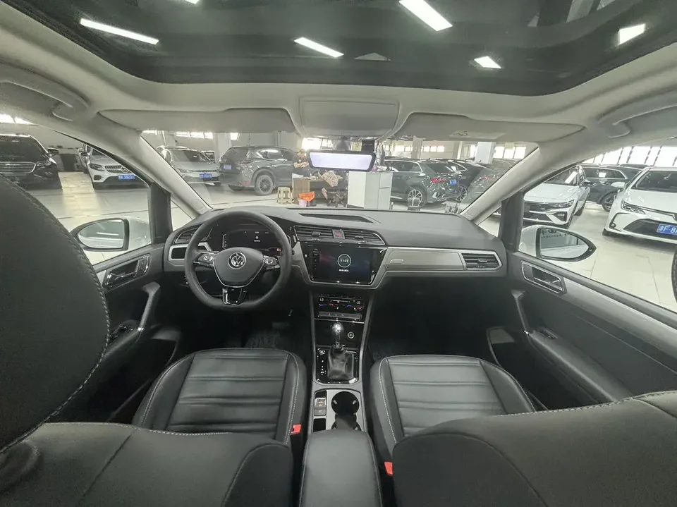 Volkswagen Touran L Touran L 2022 280TSI DSG 7-seater 2023 — thumbnail 4