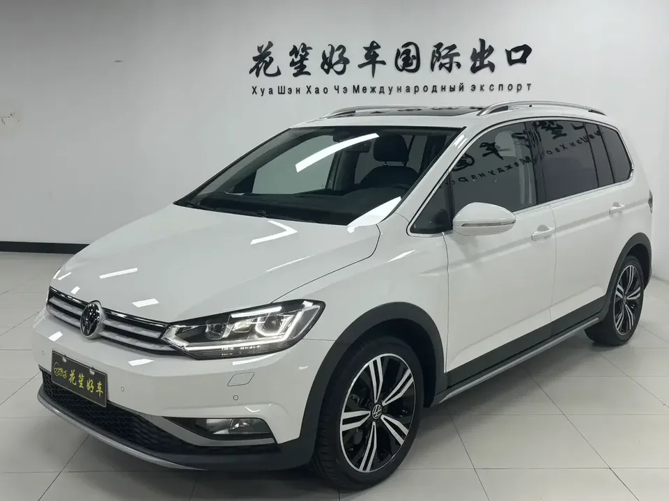 Volkswagen Touran L Touran L 2022 280TSI DSG 7-seater 2023 — photo 1, buy with delivery to Moscow