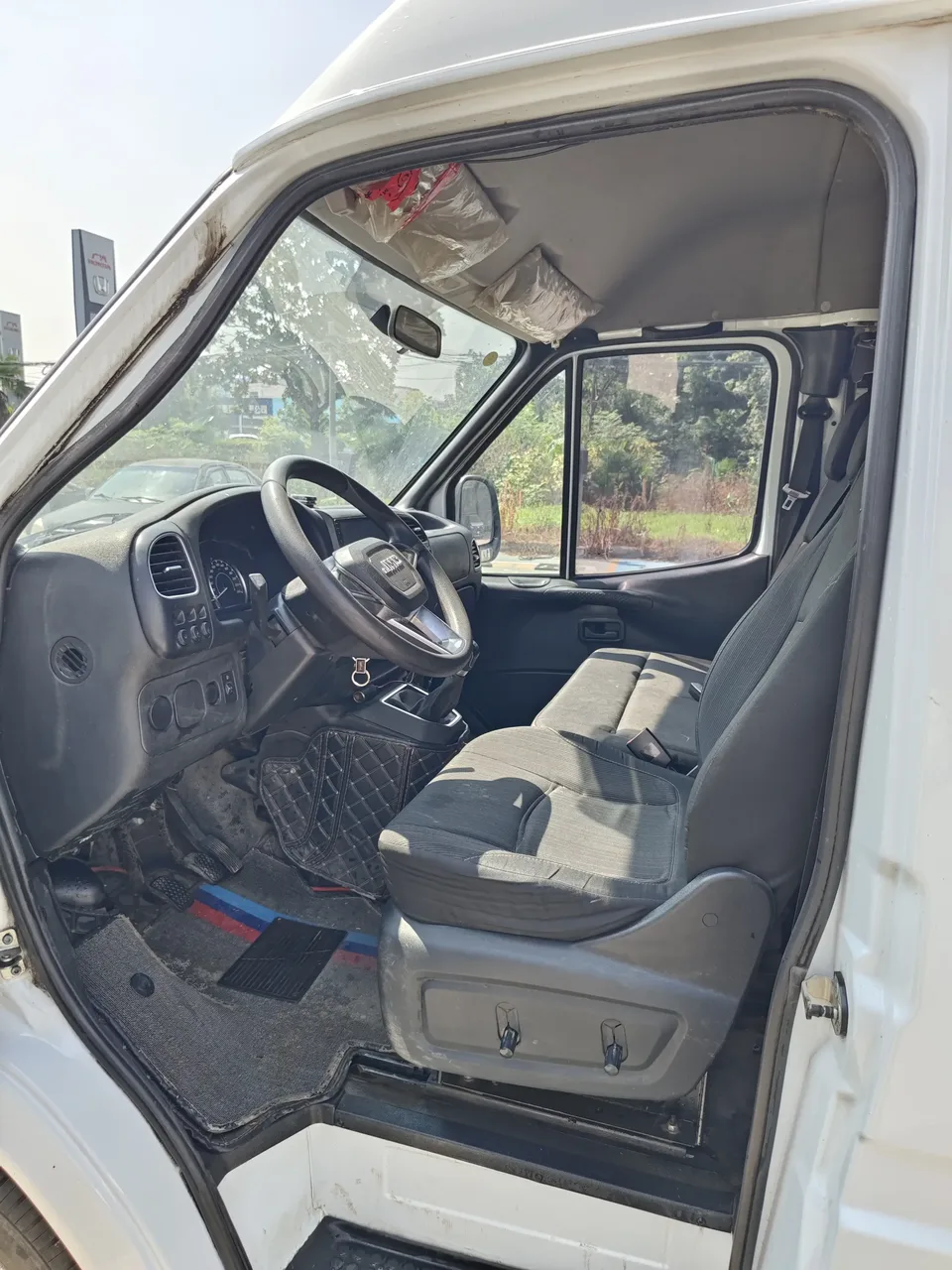 Jiangling Teshun Teshun 2021 2.8T Space King Taurus Model Long Axis Medium High Top Rear Single Tire - 6 Seater Diesel National VI JX493 2023 — thumbnail 3
