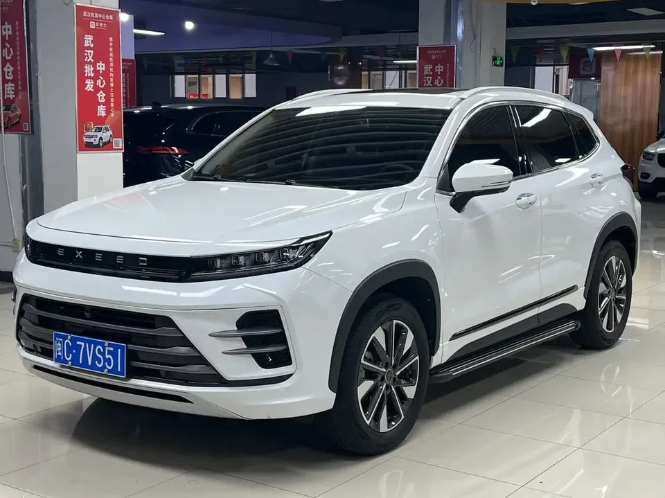 Exeed LX Chasing the stars 2022 Riding the Wind and Waves Edition 1.5T CVT Yufengxing Edition 2022 — photo 1, buy with delivery to Moscow
