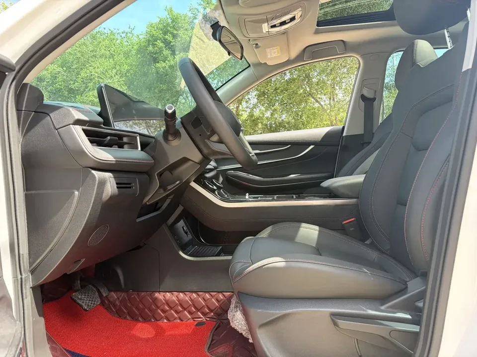Exeed LX Chasing the stars 2022 Riding the Wind and Waves Edition 1.5T CVT Good Things Peanut Edition 2022 — thumbnail 5