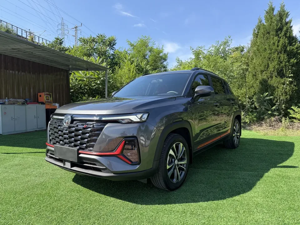 Changan CS35 Plus Changan CS35 PLUS 2023 Enjoyable Edition Blue Whale NE 1.4T DCT Luxury Edition 2023 — photo 1, buy with delivery to Moscow