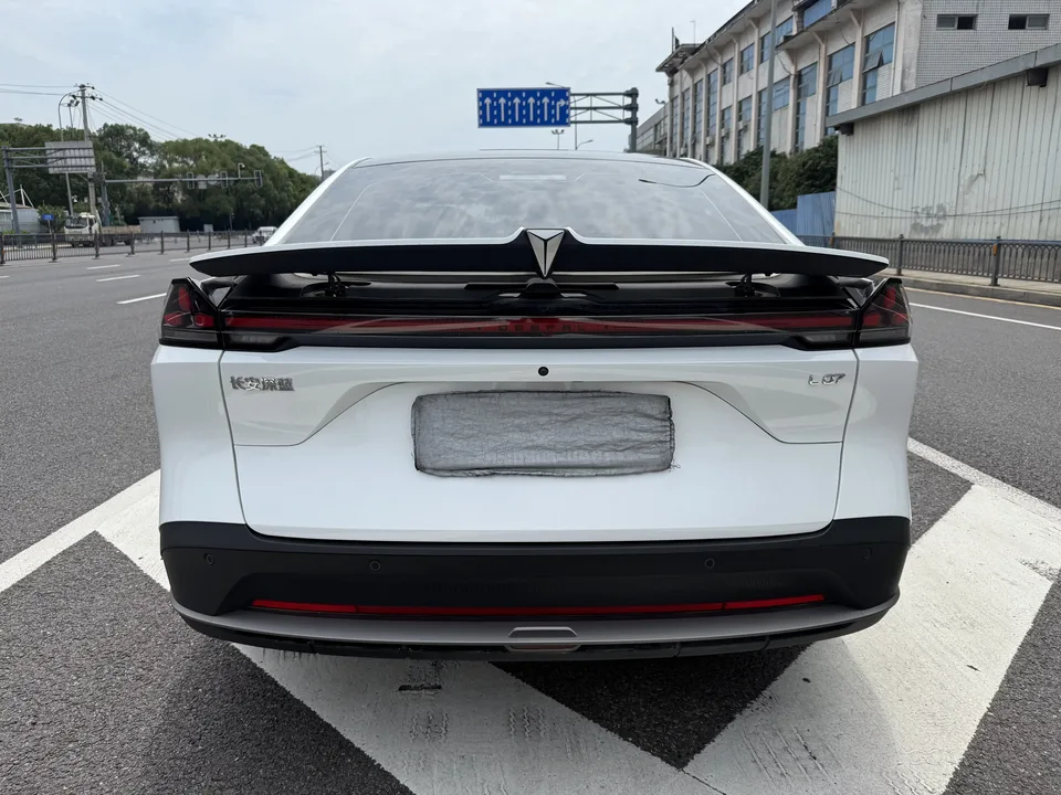 Deepal dark blue L07 Dark blue L07 2025 230Ultra Huawei Qiankun Intelligent Driving ADS SE Edition 2024 — thumbnail 2