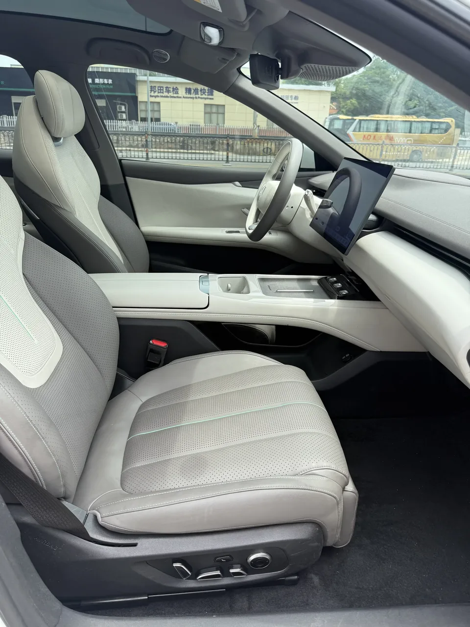 Deepal dark blue L07 Dark blue L07 2025 230Ultra Huawei Qiankun Intelligent Driving ADS SE Edition 2024 — thumbnail 4