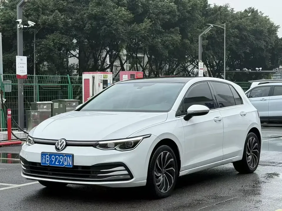 Volkswagen Golf golf 2023 280TSI DSG Pro 2024 — photo 1, buy with delivery to Moscow