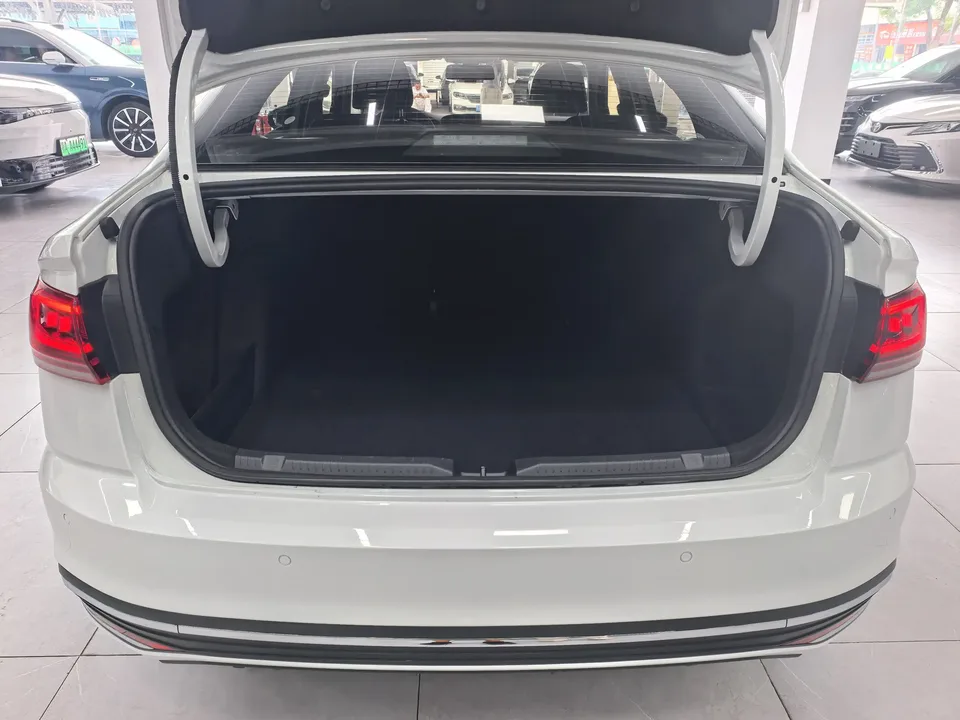 Volkswagen Bora Bora 2023 1.5L Automatic Limited Edition 2023 — thumbnail 4