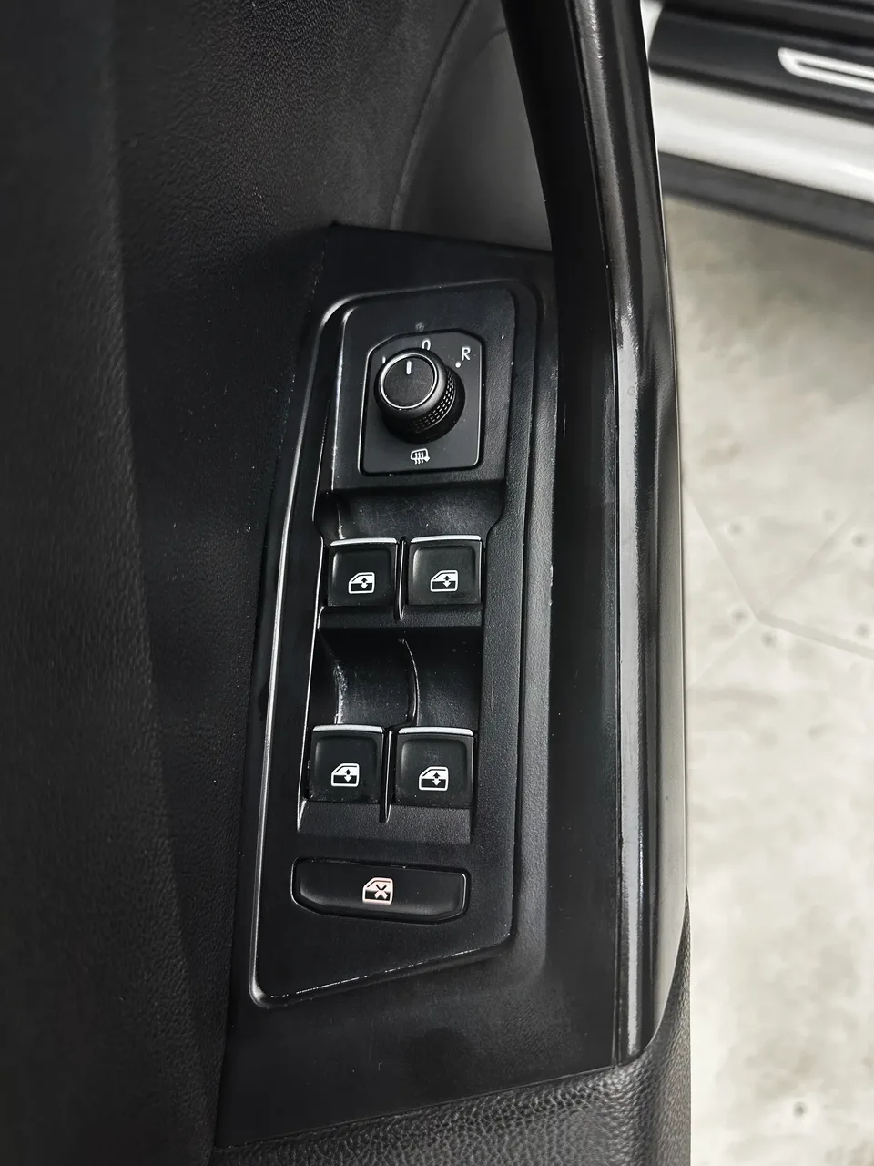 Volkswagen T-Roc TANG 2021 Modified 280TSI DSG 2WD Comfort Smart Edition 2022 — thumbnail 3