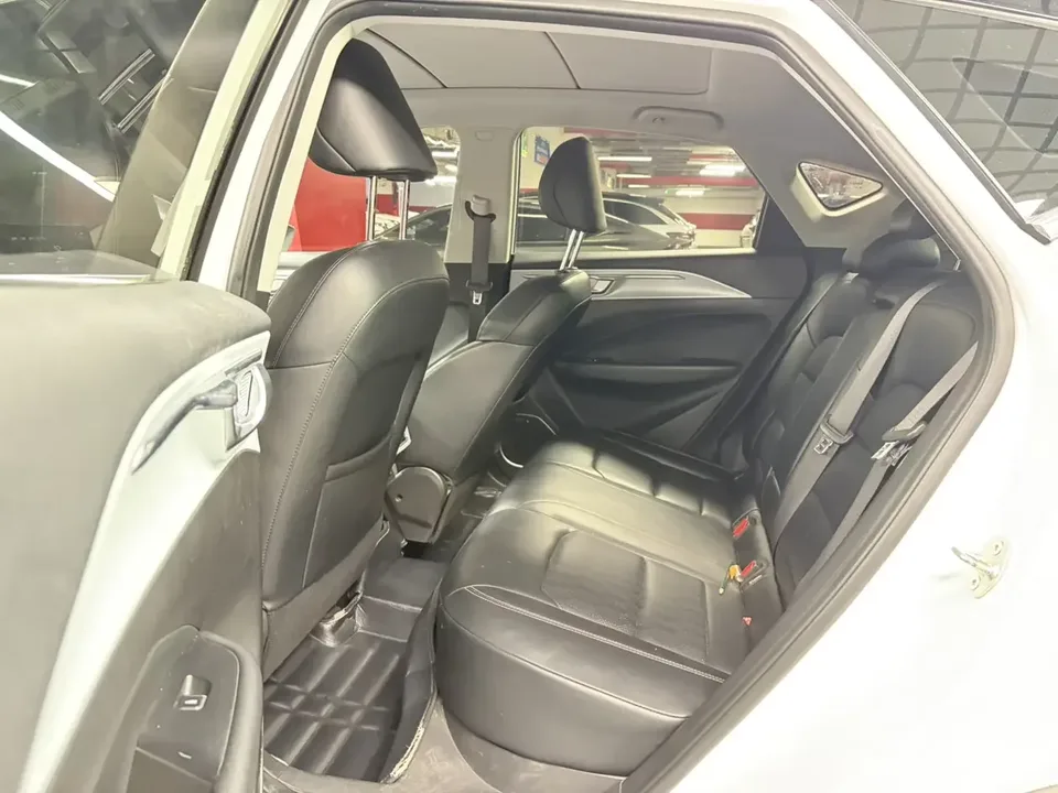 Geely Geometry C Geely Geometry C 2022 550KM Grapefruit Pro 2022 — миниатюра 3