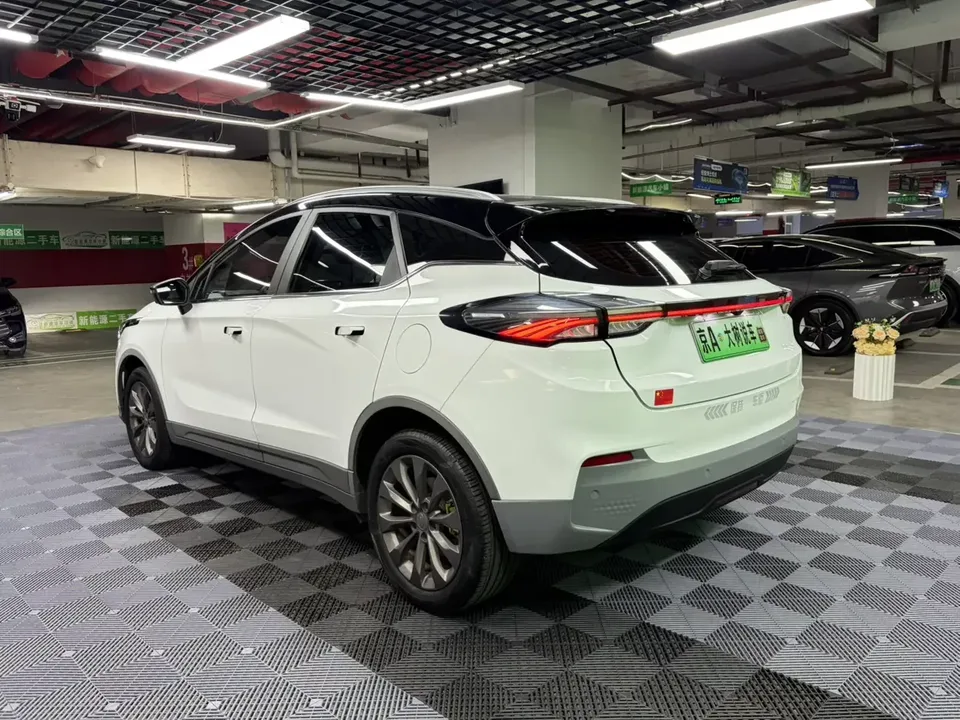 Geely Geometry C Geely Geometry C 2022 550KM Grapefruit Pro 2022 — миниатюра 4