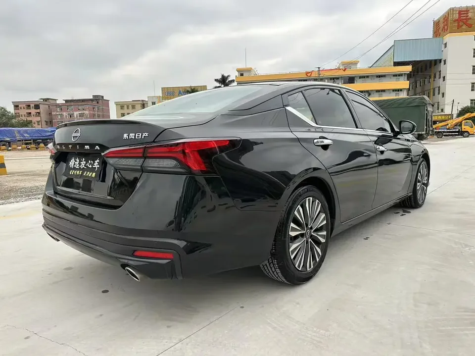 Nissan Altima Sound of nature 2022 2.0L XL-TLS Enjoy Edition 2023 — thumbnail 4