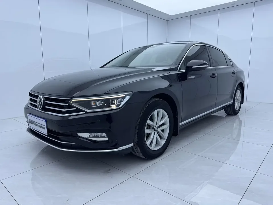Volkswagen Magotan Magotan 2023 2 millionth anniversary edition 280TSI DSG comfort model 2023 — photo 1, buy with delivery to Moscow