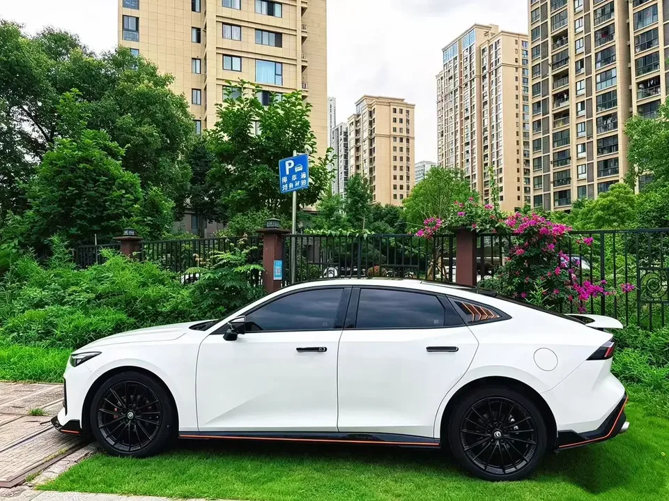Changan UNI-V Changan UNI-V 2023 1.5T Sports Edition 2024 — thumbnail 4