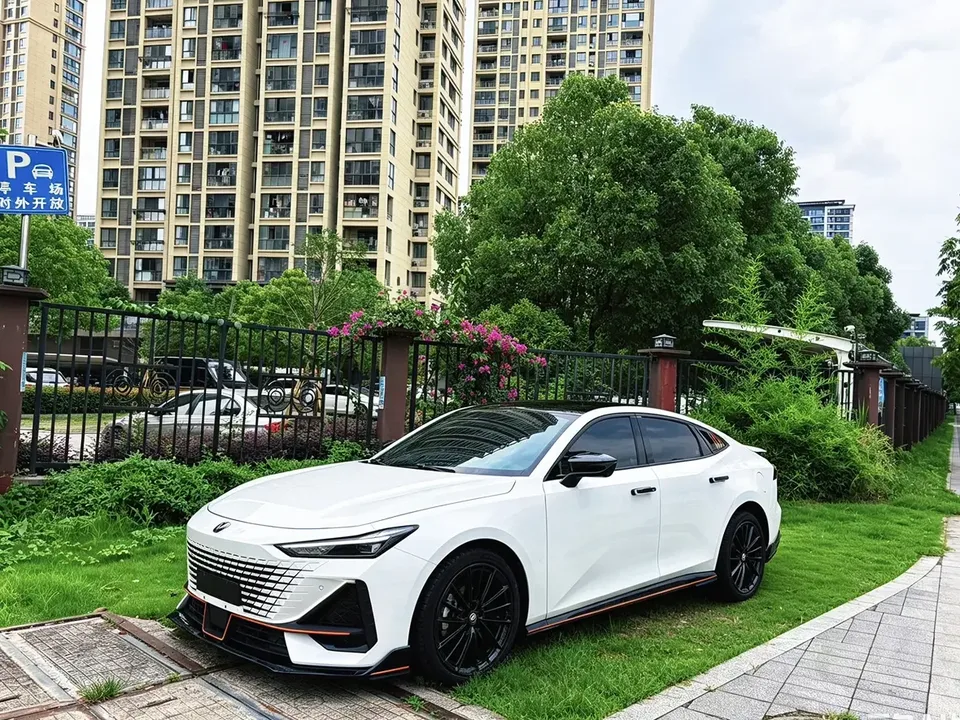 Changan UNI-V Changan UNI-V 2023 1.5T Sports Edition 2024 — photo 1, buy with delivery to Moscow
